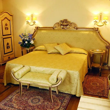 阿里斯顿别墅公园酒店 酒店 4*