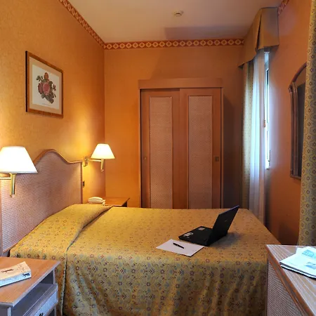 阿里斯顿别墅公园酒店 酒店 4*